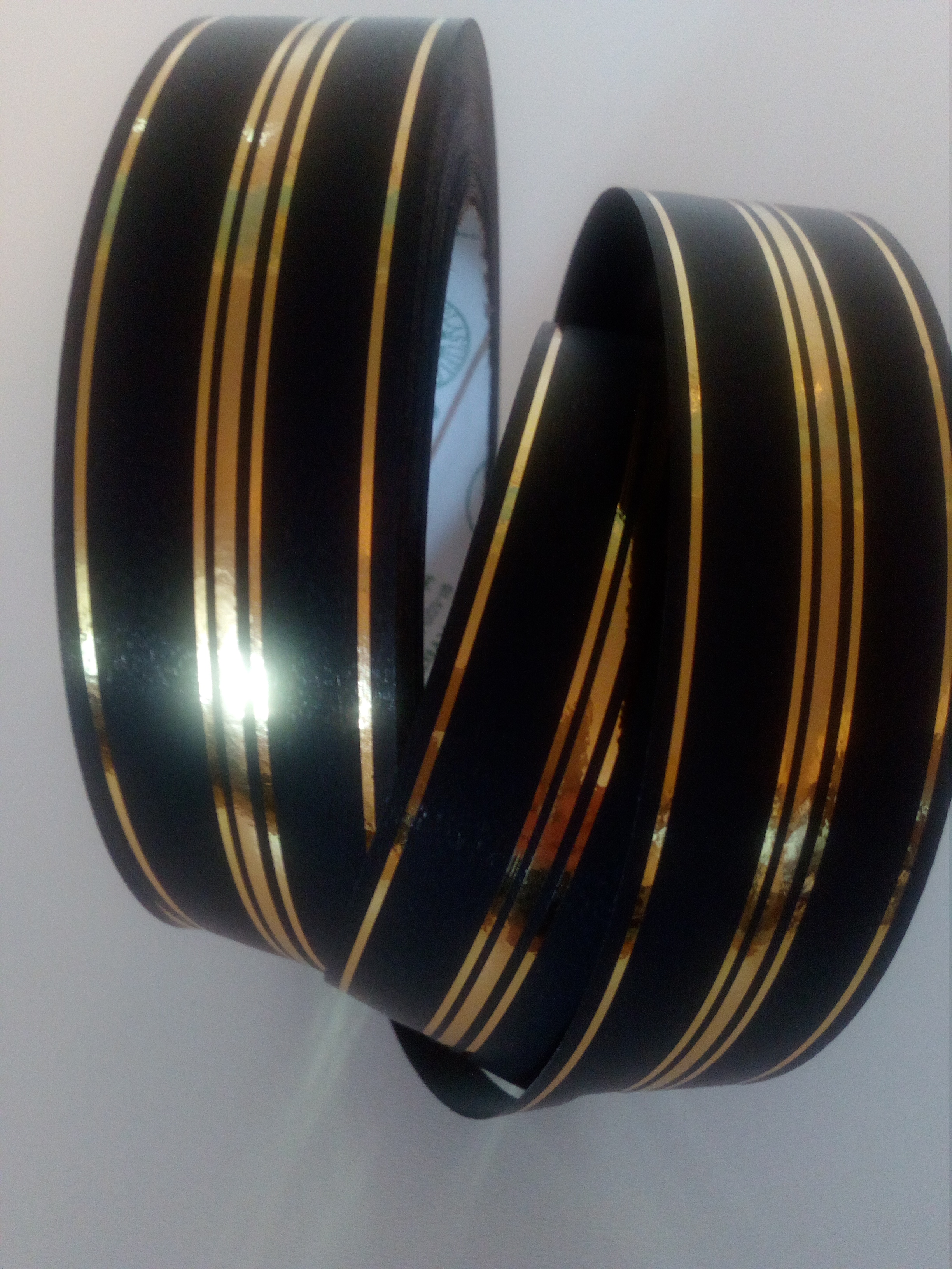 Stuha metalová